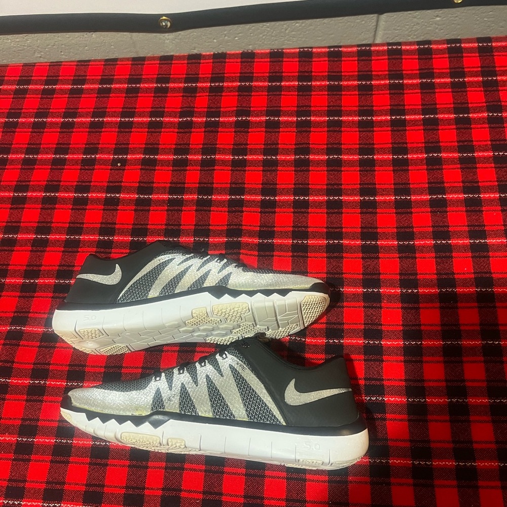 Men Nike train free Black and Gray sneakers